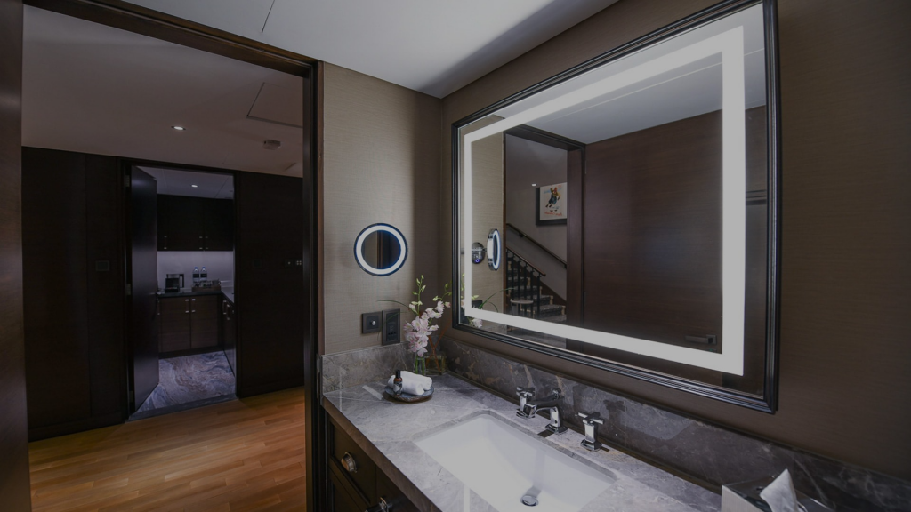 Creative Uses of Antique Mirrors in Modern Interior Design