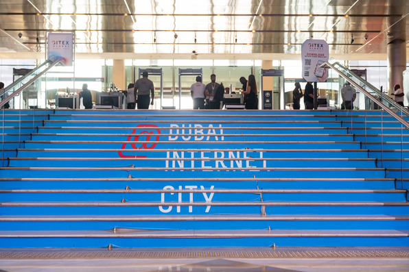 The Complete Process Of Working With Custom Signage Companies